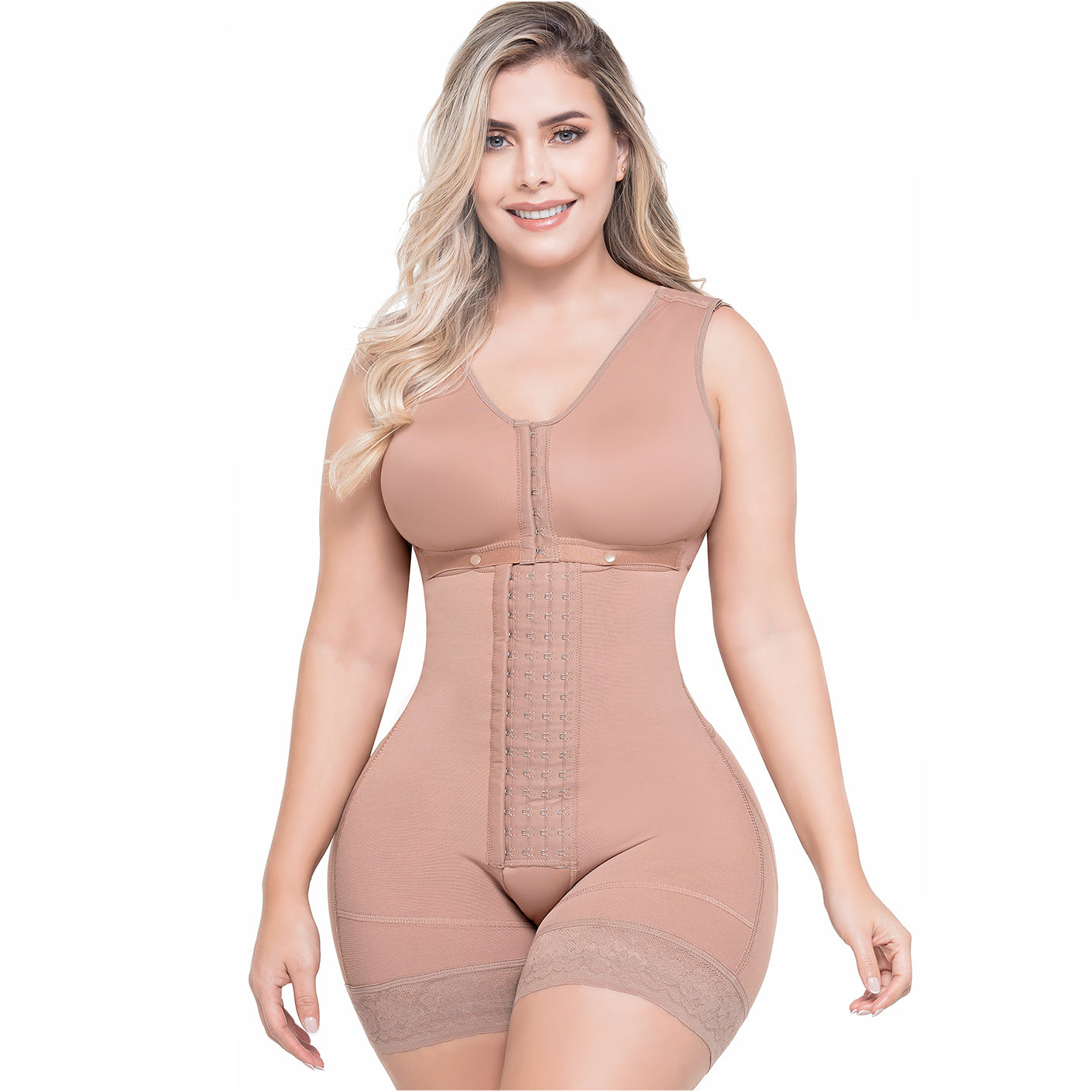 The faja carola–3019 is a short type girdle with silicone lace